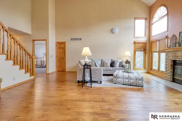 2800 Crown Pointe Circle, Lincoln, NE 68506