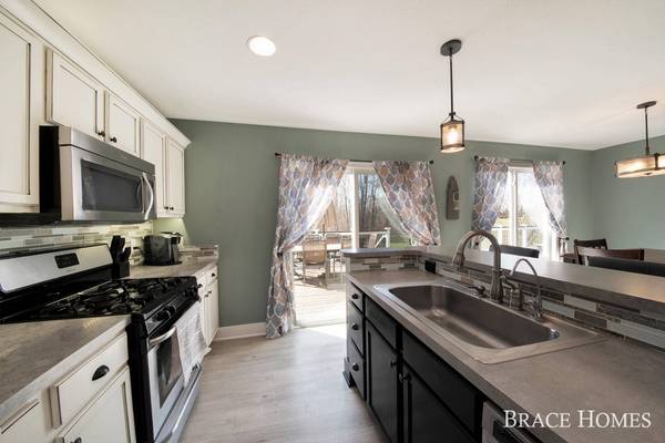 9105 Nature Meadows NE Drive, Rockford, MI 49341