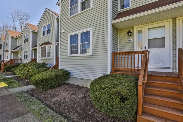 206 Patrick Rd #206, Tewksbury, MA 01876