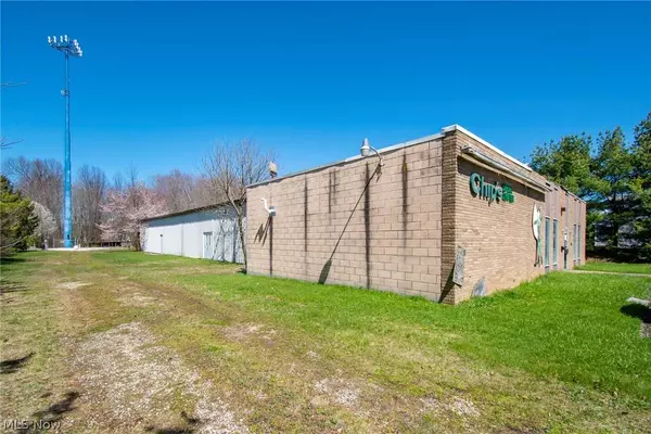 9139 E Market ST, Warren, OH 44484