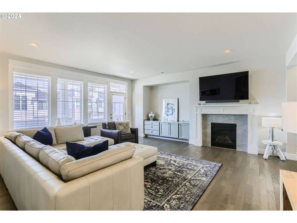 12292 NW HILLER LN, Portland, OR 97229