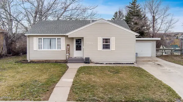 703 3rd AVE NW, Mandan, ND 58554