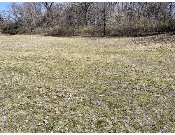 1050 Charles Ave, Onalaska, WI 54650