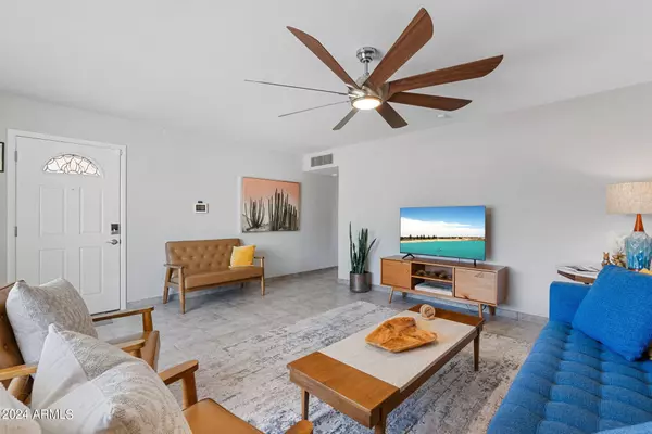 8520 E THORNWOOD Drive, Scottsdale, AZ 85251