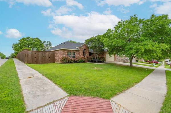 2816 Clubhouse Drive, Denton, TX 76210