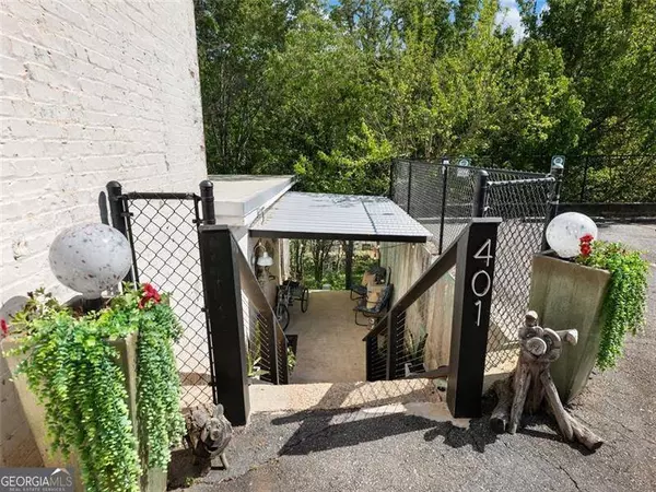 585 White Circle #401, Athens, GA 30605