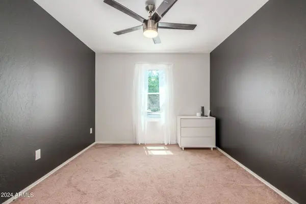 7076 W GLENN Drive, Glendale, AZ 85303