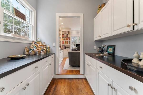 10 Stillmeadow Way, Framingham, MA 01702