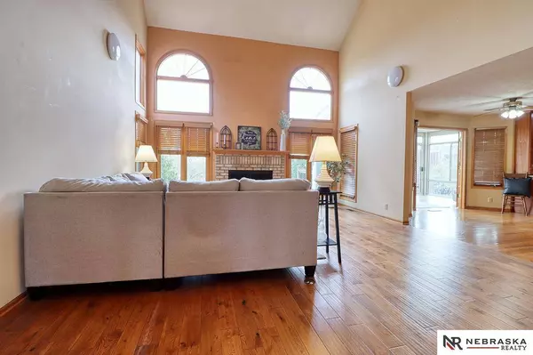 2800 Crown Pointe Circle, Lincoln, NE 68506