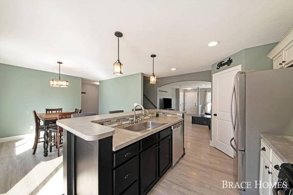 9105 Nature Meadows NE Drive, Rockford, MI 49341