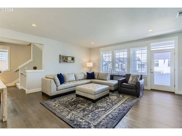 12292 NW HILLER LN, Portland, OR 97229