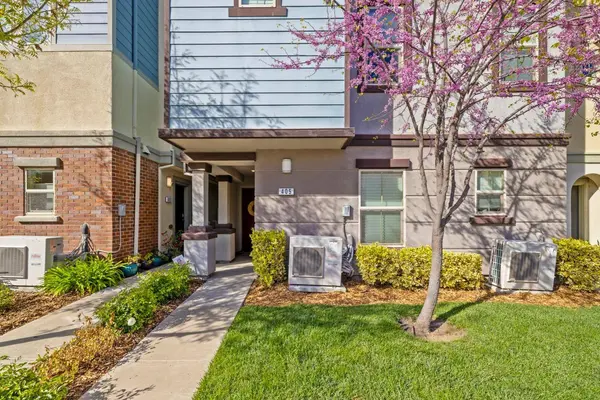 405 Lug LN, Sacramento, CA 95818