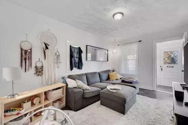 301 26 AVE NE, Calgary, AB T2E 1Z1