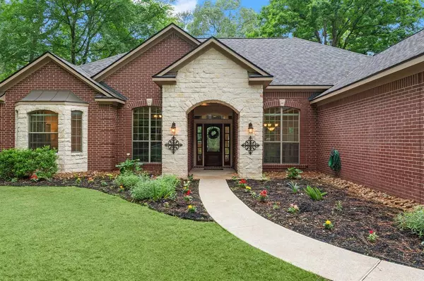 17 Creek Forest LN, Conroe, TX 77384