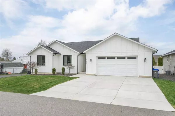 17525 E 4th Ln, Spokane Valley, WA 99016