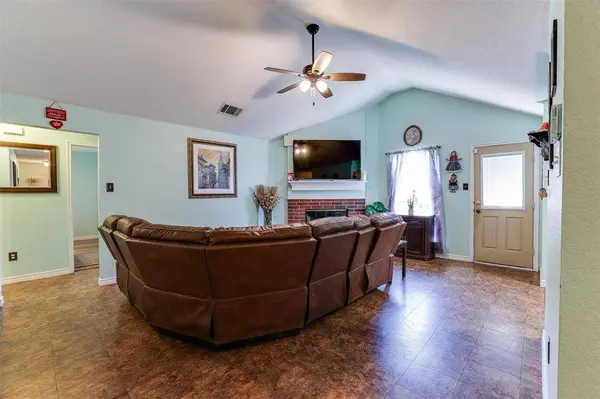 1007 Carlsbad Drive, Grand Prairie, TX 75051