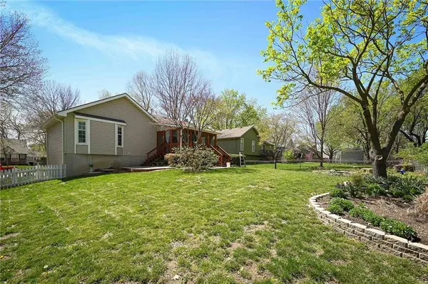 15200 W 122nd ST, Olathe, KS 66062
