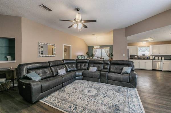 621 Whitetail Deer Lane, Crowley, TX 76036