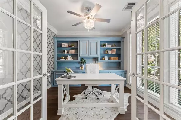 19 Moss Bluff CT, The Woodlands, TX 77382