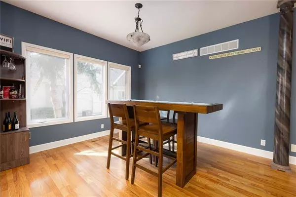 913 Oakmont DR, Lansing, KS 66043