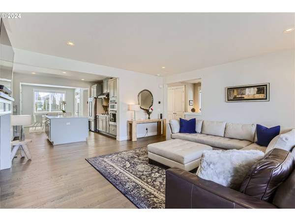 12292 NW HILLER LN, Portland, OR 97229