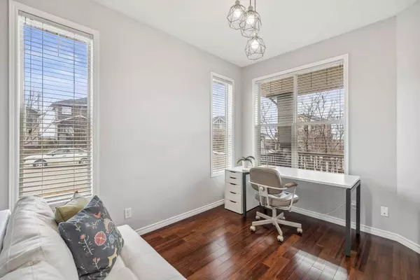 37 Royal Oak PT NW, Calgary, AB T3G 5C5