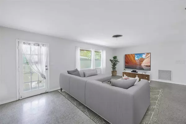 8101 120TH ST, Seminole, FL 33772