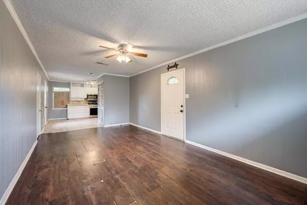 542 Souder Drive, Hurst, TX 76053