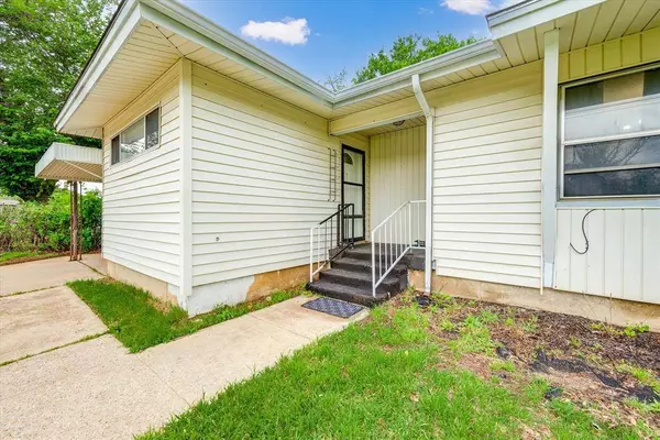 542 Souder Drive, Hurst, TX 76053