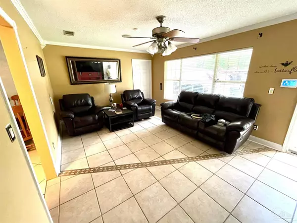 6322 Shady Ln, Milton, FL 32570