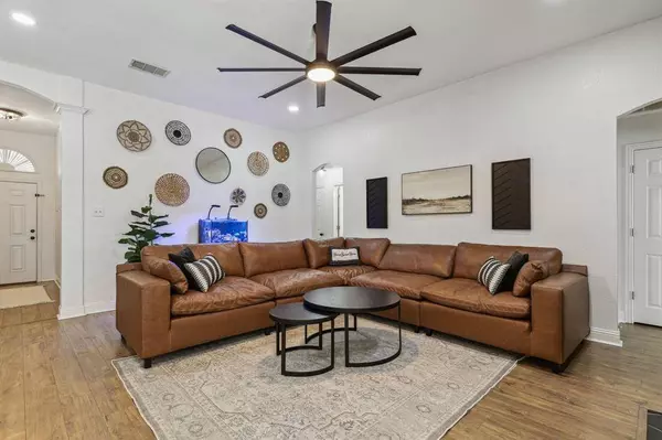 6733 Big Springs Drive, Arlington, TX 76001