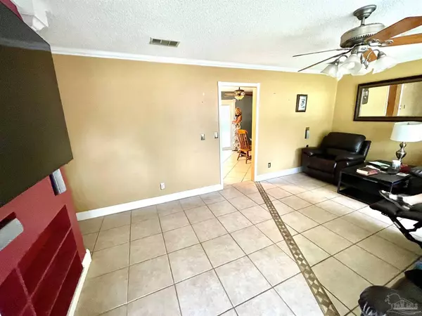 6322 Shady Ln, Milton, FL 32570