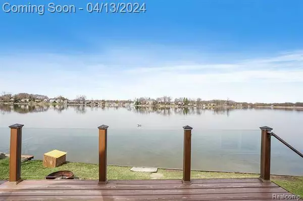 10120 Elizabeth Lake Road, White Lake, MI 48386