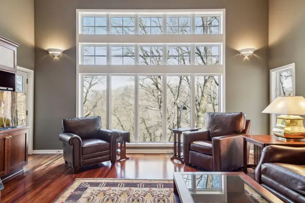 1350 Hesse Farm RD, Chanhassen, MN 55318