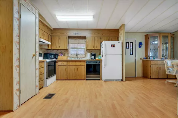 224 PINEWOOD DR, Eustis, FL 32726