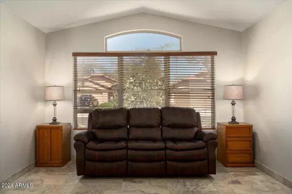 4327 E LONE CACTUS Drive, Phoenix, AZ 85050