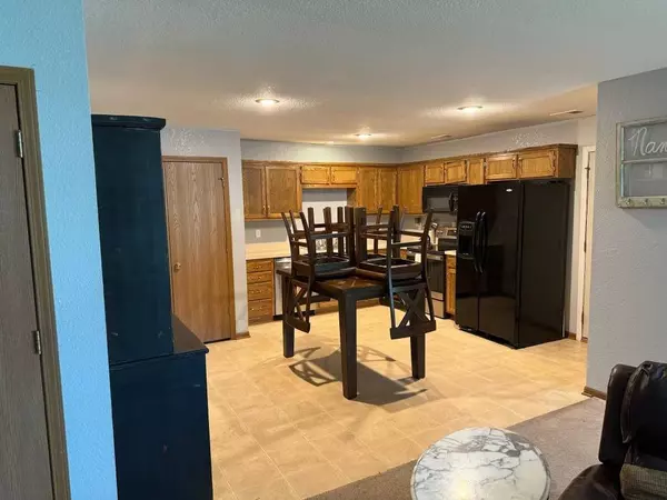 312 S Stone Creek DR, Gardner, KS 66030