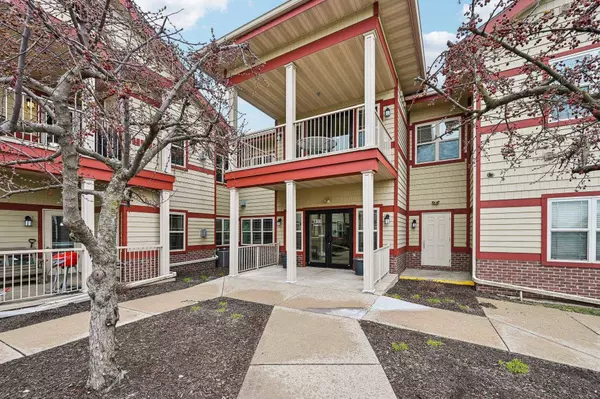 1300 School Street #212, Sun Prairie, WI 53590