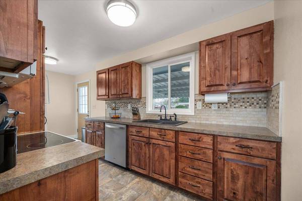 6028 N Oak St, Spokane, WA 99205