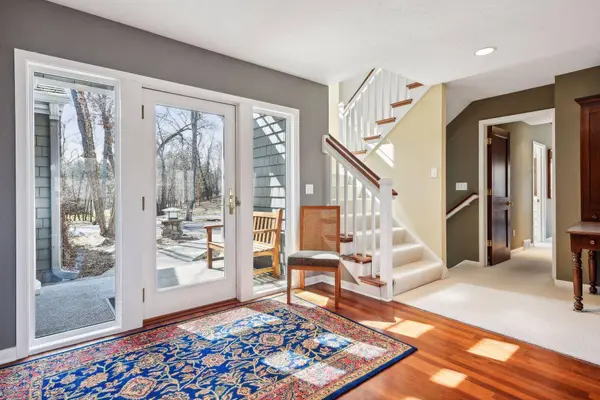 1350 Hesse Farm RD, Chanhassen, MN 55318