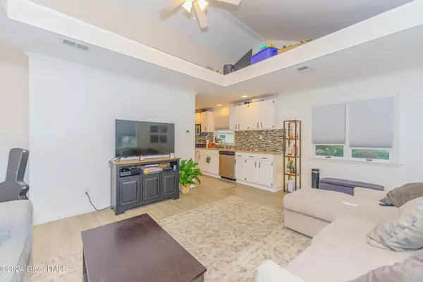 27 Prince Ct Court, Albany, NY 12205