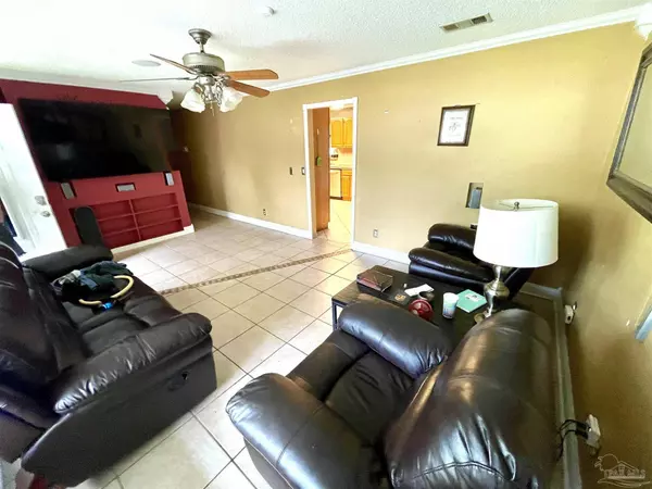 6322 Shady Ln, Milton, FL 32570