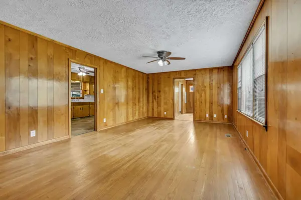 34 Horseshoe Bend Ln, Elmwood, TN 38560