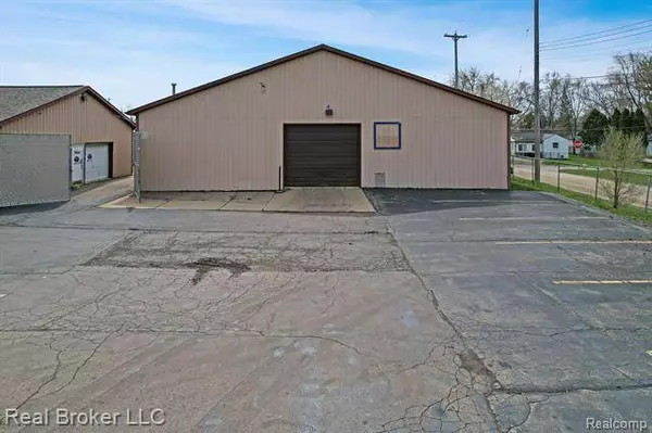 4094 & 4084 S SAGINAW Street, Burton, MI 48529