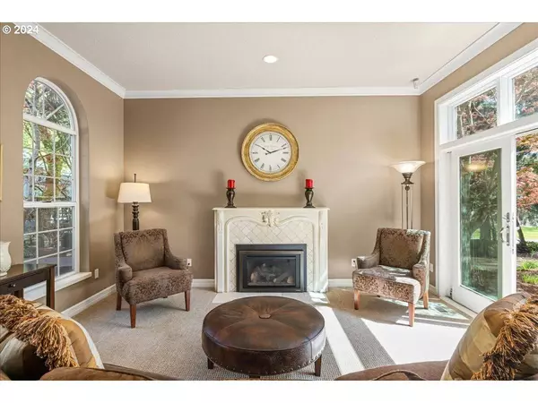 4464 LAKEVIEW BLVD, Lake Oswego, OR 97035