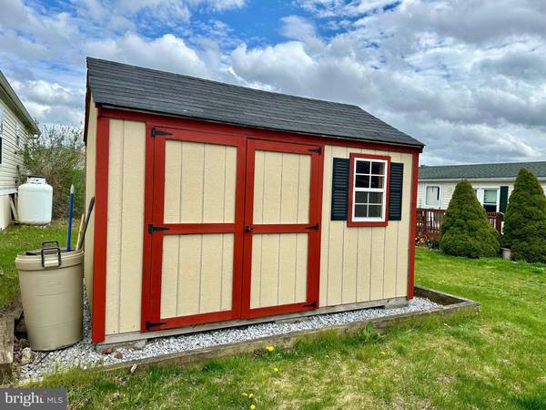 219 DEER RUN DR, Honey Brook, PA 19344