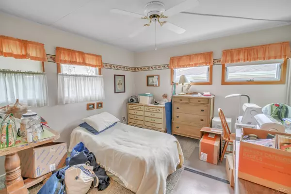 1879 Hemmeter Road, Saginaw, MI 48638