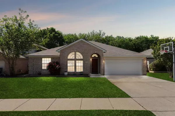 6733 Big Springs Drive, Arlington, TX 76001