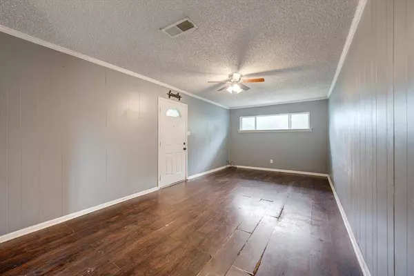 542 Souder Drive, Hurst, TX 76053