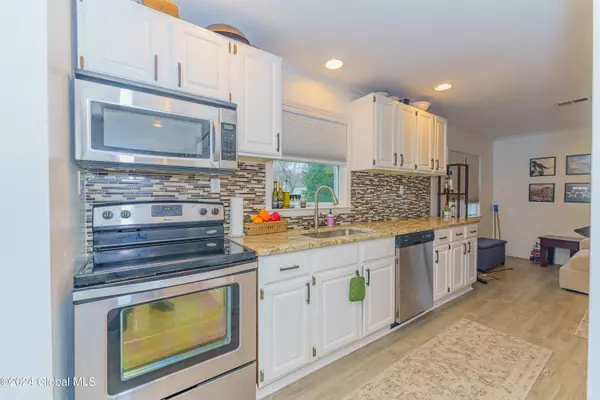 27 Prince Ct Court, Albany, NY 12205